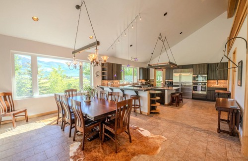 Mount Crested Butte House | Copper Lane/Lux Ski-In/Ski-Out Home! Views! Hot Tub! Media Room! Gourmet Kitchen
