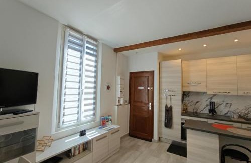 Riou - Petit Juas - Av de Grasse Apartment | Coquet 2 pièces entièrement rénové et climatisé
