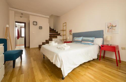 Sacromonte Apartment | Coqueto apartamento duplex con terraza privada y parking