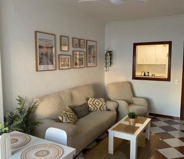 Punta Umbria Apartment | Coqueto apartamento céntrico con terraza y parking