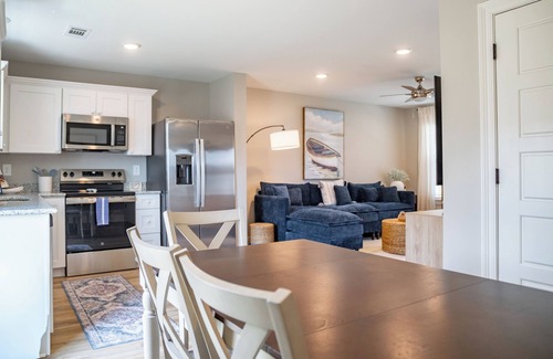 Biloxi House | Coral Breeze - steps from the Beach in the heart of Biloxi w/pickleball court!