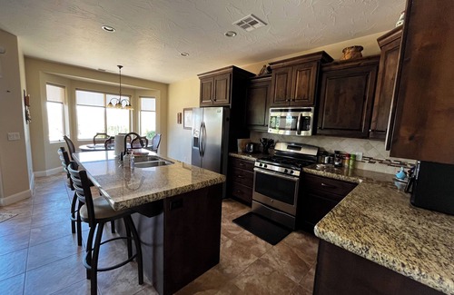 Washington House | CORAL CANYON VIEW HOME ! UP ON THE LEDGE! DOG FRIENDLY!