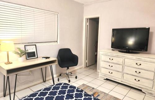 Baker Homestead Apartment | Coral Gables/Coconut Grove area FREE parking