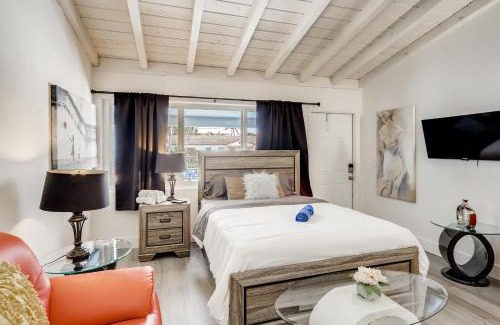 Singer Island Apartment | Coral Sands Boutique Lux Studio