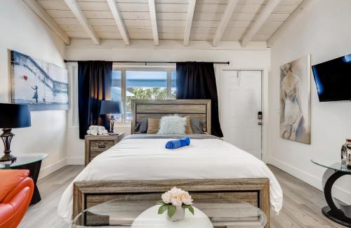 Singer Island Apartment | Coral Sands Boutique Lux Studio