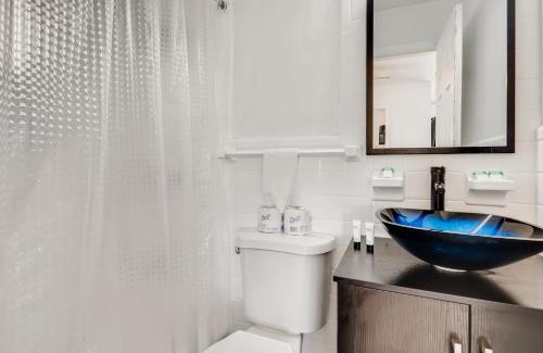 Singer Island Apartment | Coral Sands HUGE Studio w/2 Queen beds!