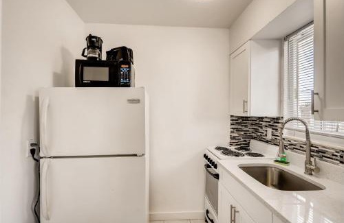 Singer Island Apartment | Coral Sands HUGE Studio w/2 Queen beds!