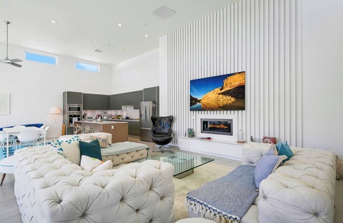 La Quinta House | 'Coral Sunrise' Pool & Spa 3BR/3.5BA Desert Home