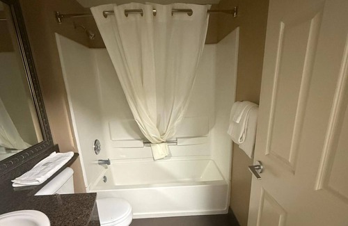 Ocean Shores Hotel | Coratel Inn Ocean Shores Extended Stay