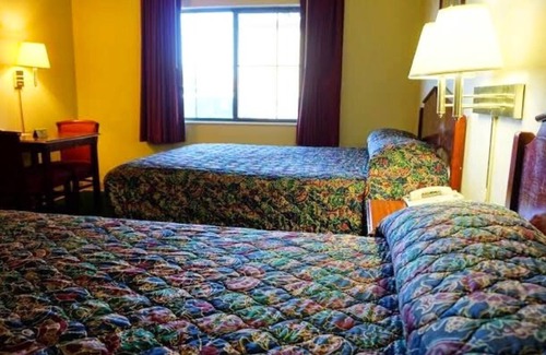 College Hill Hotel | Coratel Inn & Suites by Jasper Wesley-Standard 2 Queen Bed Non-Smoking