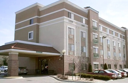 College Hill Hotel | Coratel Inn & Suites by Jasper Wesley-Standard 2 Queen Bed Non-Smoking