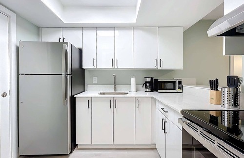 Lauderdale Harbours Condo | Cordova Arms by Rocketstay