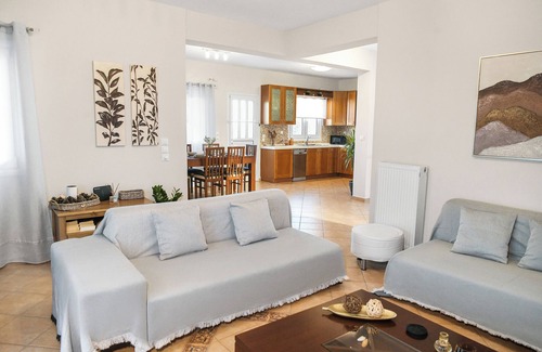 Vrahati Villa | Corinthian Green Villa with beautiful garden near the sea and the city