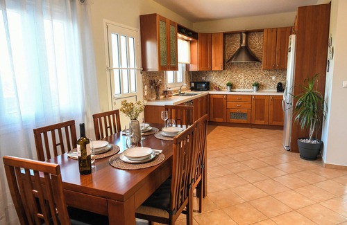 Vrahati Villa | Corinthian Green Villa with beautiful garden near the sea and the city