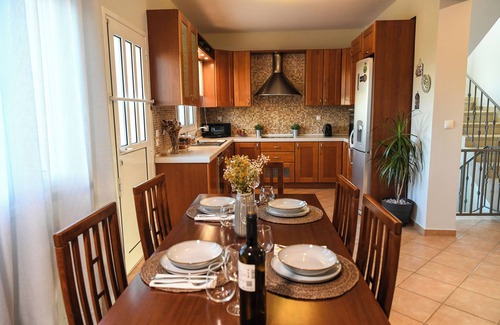 Vrahati Villa | Corinthian Green Villa with beautiful garden near the sea and the city