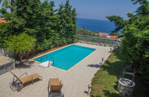 Melissi Villa | Corinthian Residence