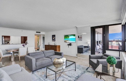 Mid Beach Apartment | Corner 2BR With Ocean View and Beach Access 820