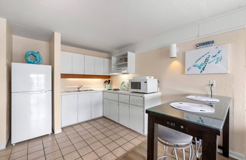 Cedar Key Condo | Corner condo with huge Gulf views