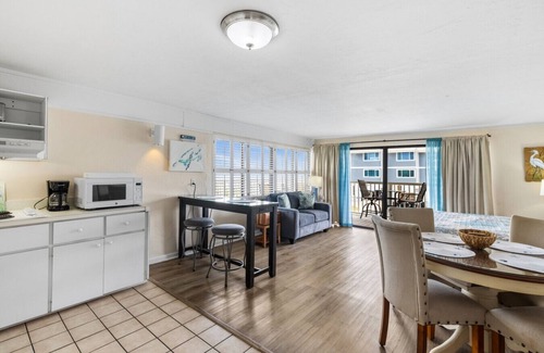 Cedar Key Condo | Corner condo with huge Gulf views