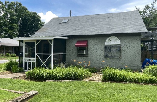 Black Mountain Cottage | Corner cottage in Black Mountain- 30 day min. near Asheville