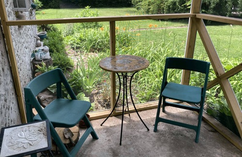 Black Mountain Cottage | Corner cottage in Black Mountain- 30 day min. near Asheville