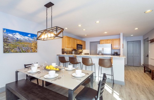 Telluride Condo | Corner Unit, Valley Views! Pool, Hot Tub, Ski In/Out