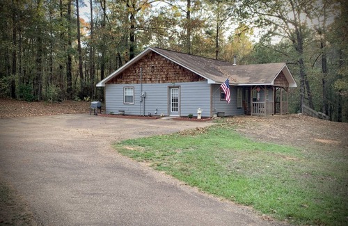 Lincoln Parish Cabin | CornerStone Cabin sleeps 6 secluded on 28 acres