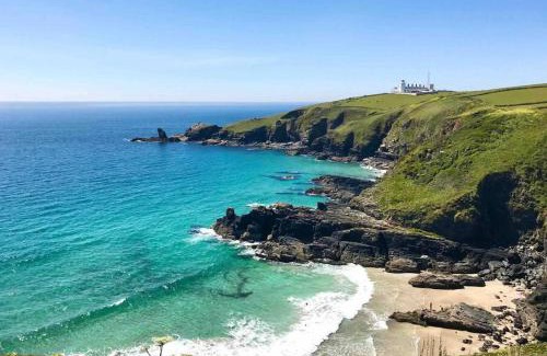 Helston Ski Chalet | Cornish Caravan on The Lizard Peninsula, Cornwall.