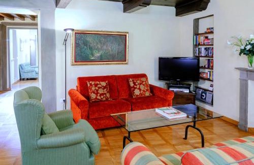 Duomo Apartment | Corno Florentine Apartment by 360Rentals