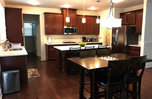 Lawrenceville House | Corp. Rental/Com. Pool/Tennis/5 BD/Sleeps 11