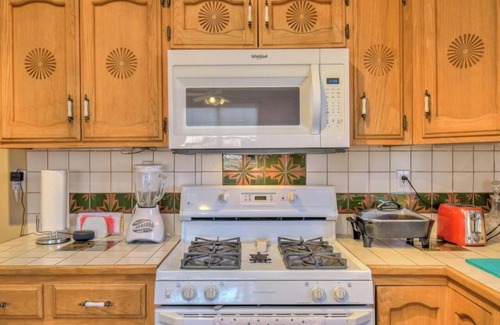 Rio Rancho House | Corrales 2 bd/2b adobe house on a quiet, private road w/stunning mountain views