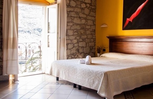 Bosa Historic Centre Hotel | Corte Fiorita Albergo Diffuso
