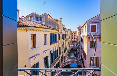 Castello Apartment | Corte Rubbi 11 Secret Terrace Apartment
