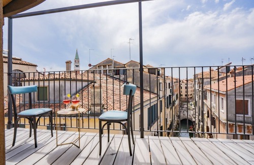 Castello Apartment | Corte Rubbi 11 Secret Terrace Apartment