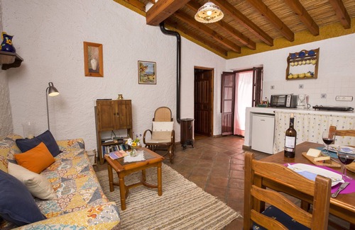 El Borge House | Cortijo Lagar de Luisa. "SAFE". Beautiful, quiet & green. A/C. Pool.Beach22 Km.