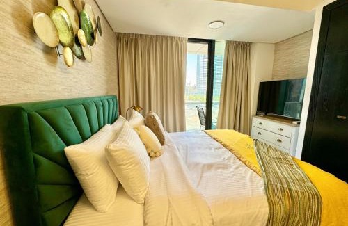 Jumeirah Lake Towers Apartment | Cosmos Living Sleek and Stylish GCV2