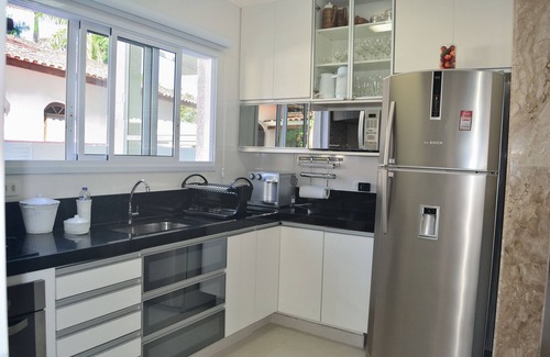 Guarutuba House | COSTA DO SOL 180m FROM GUARATUBA BEACH, ROOM 3 SUITE AIR COND. WIFI