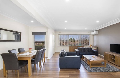 Armidale House | Costa Park Cottage Ena