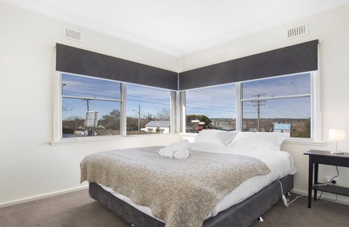 Armidale House | Costa Park Cottage Ena