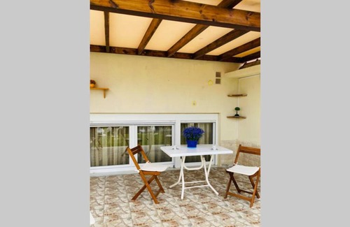 Nikita Apartment | Cosy 1-bdrm Nikiti apartment short walk to beach