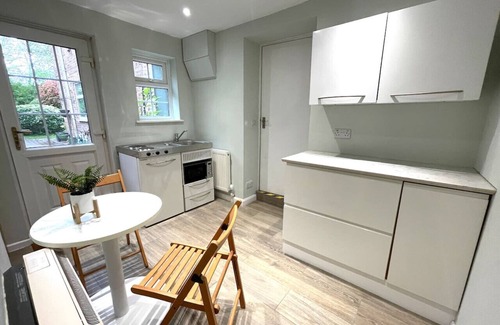 Cambridge House | Cosy 1 Bed Annex Opposite Addenbrookes Hospital