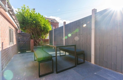 Chapeltown Apartment | Cosy 1 Bed Apt in Leeds - Smart TV & Mood lights