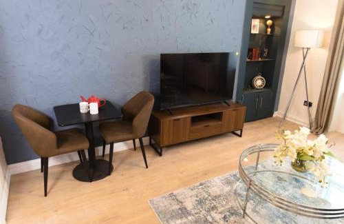 Troon Apartment | Cosy 1-Bedroom Flat, Walk to Beaches