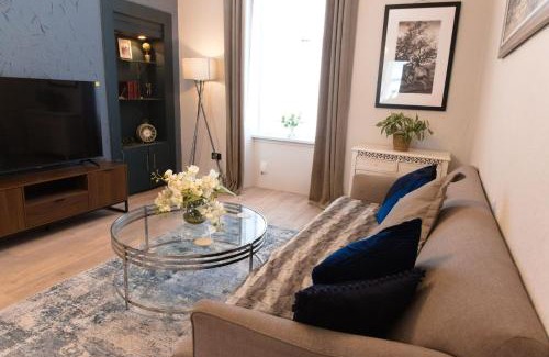 Troon Apartment | Cosy 1-Bedroom Flat, Walk to Beaches