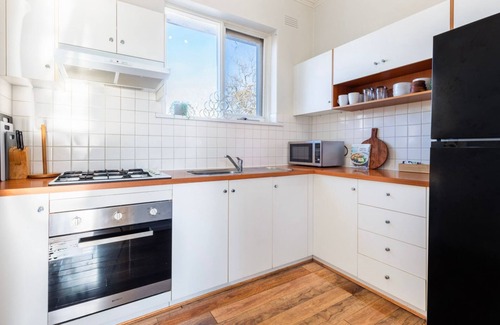 Elwood Apartment | Cosy 1BR Apartment in heart of Elwood