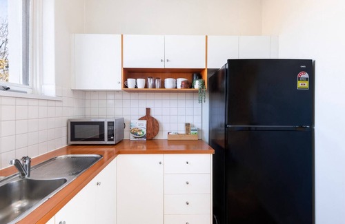 Elwood Apartment | Cosy 1BR Apartment in heart of Elwood