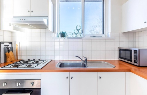 Elwood Apartment | Cosy 1BR Apartment in heart of Elwood