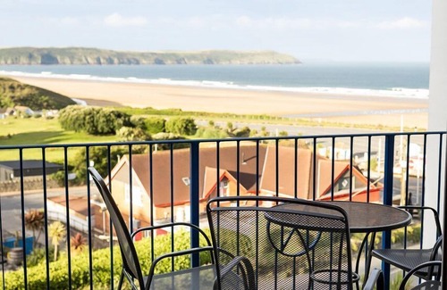 Mortehoe Apartment | Cosy 2 bed apartment close to village with 3 balconies and seaviews!