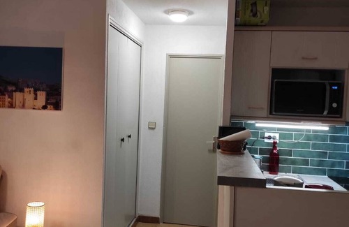 Le Brusc Apartment | Cosy 2-bedroom apartment 100m from the picturesque port of Le Brusc