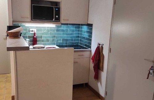 Le Brusc Apartment | Cosy 2-bedroom apartment 100m from the picturesque port of Le Brusc